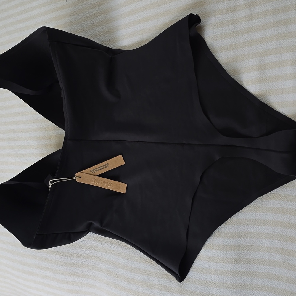 SKIMS Body Super Push-Up Thong Bodysuit Size: 2X Onyx - Picture 4 of 7